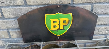 Rek met 16 BP ENERGOL blikken