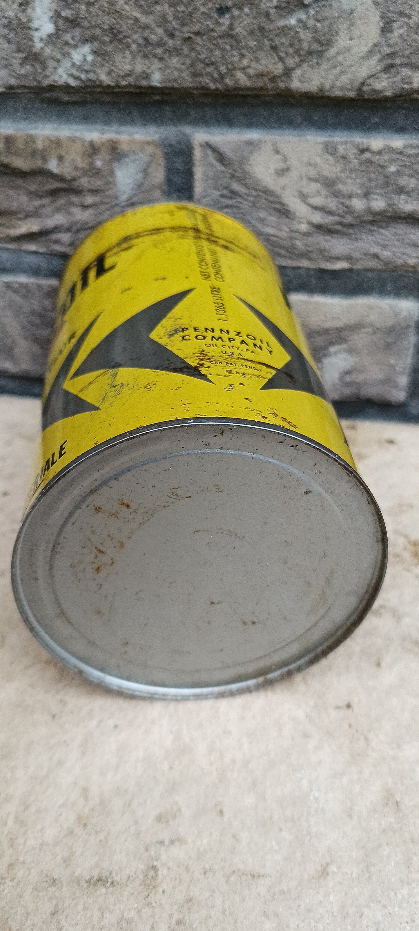 PENNZOIL oil can
