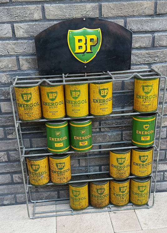 Rek met 16 BP ENERGOL blikken