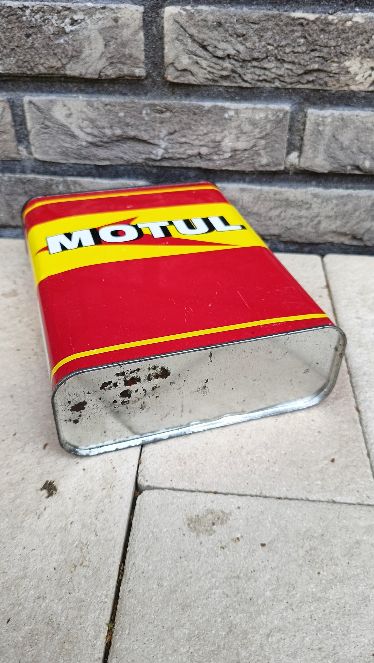 MOTUL oil can
