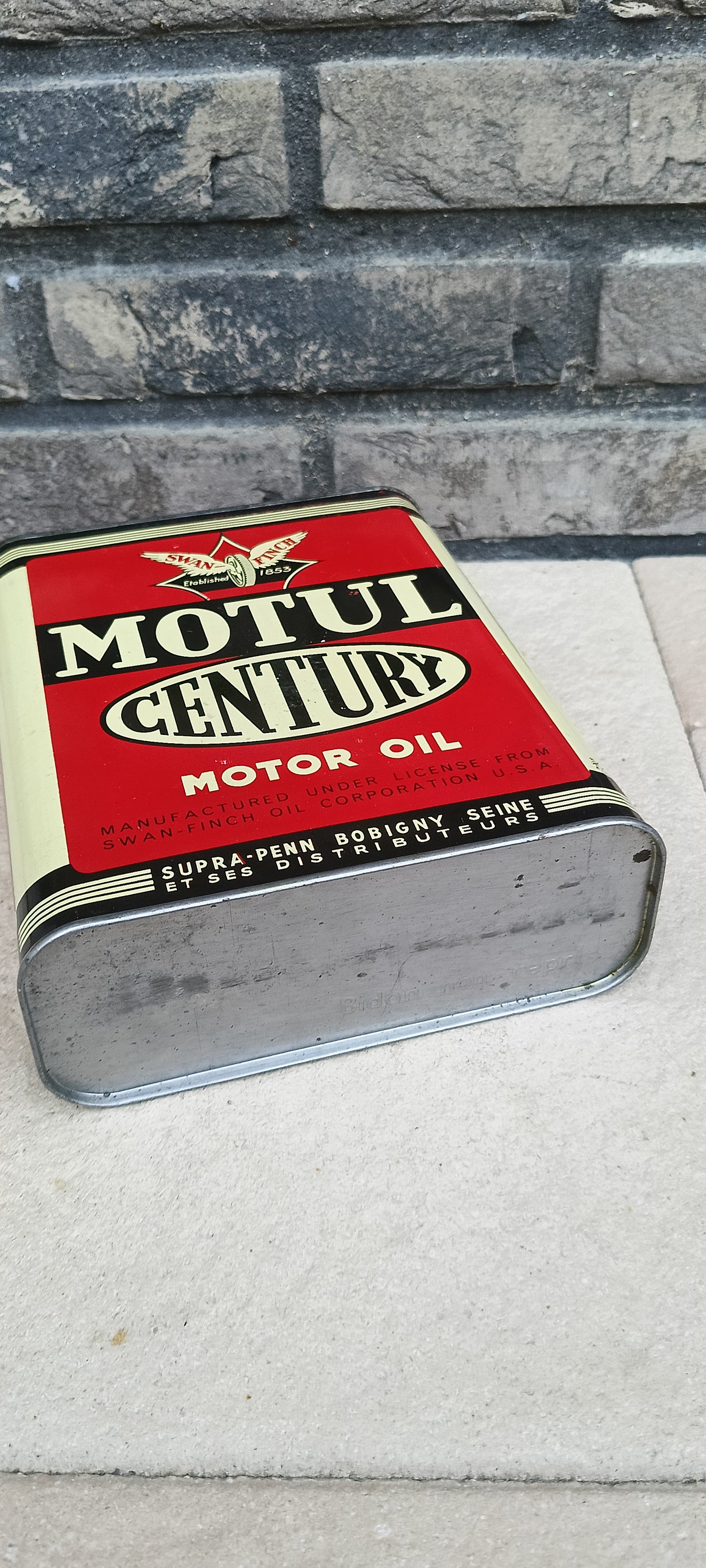 Motul Century motor oil