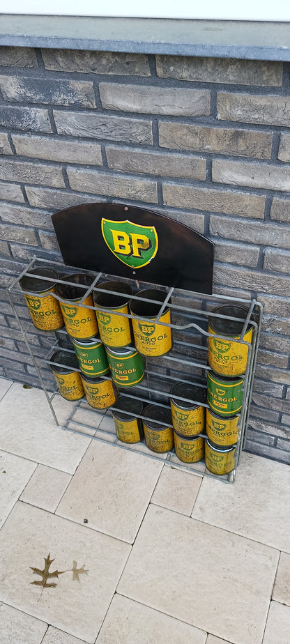 Rek met 16 BP ENERGOL blikken