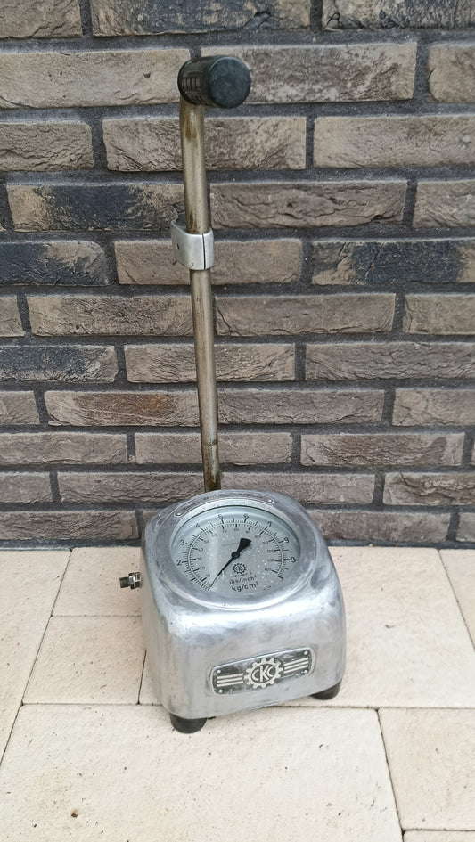 CKC Coburg tyre pressure gauge